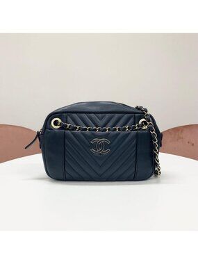 Chanel Leather CC Logo Chez Blanc Stitch Shoulder Bag